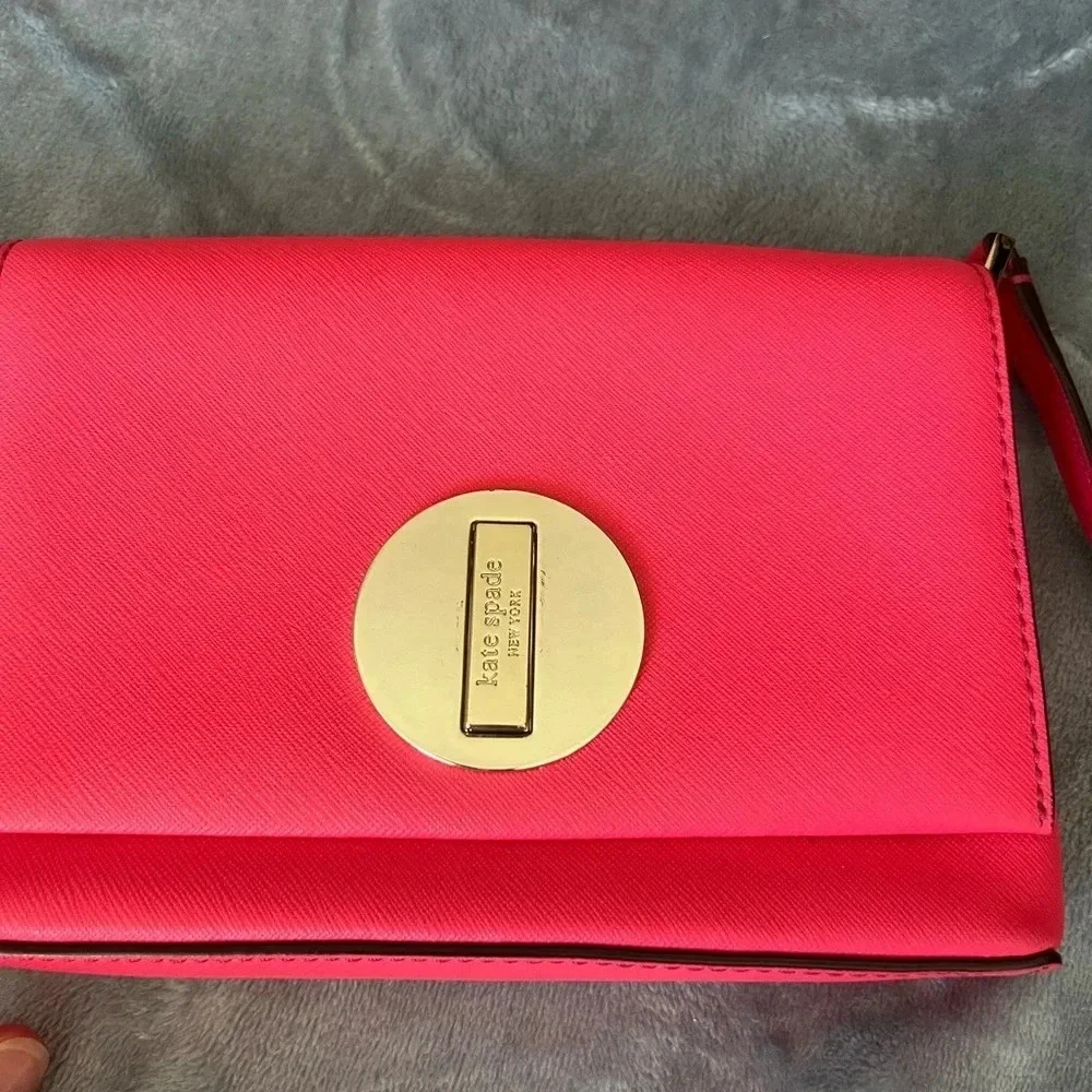Kate Spade pink saffiano leather crossbody bag with turn lock NWOT